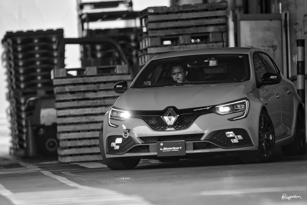 anton_nox's tweet photo. photographer @sugaream 

#weds_ccc04
#CRRweds撮影会
#ウェッズ岡崎物流センター
#weds #wedssports #sa99r 
#renaultsport #clio4rs #megane3rs #megane4rs 
#renaultturbo 
#carolracingrenault https://t.co/YPEjGzyoz2