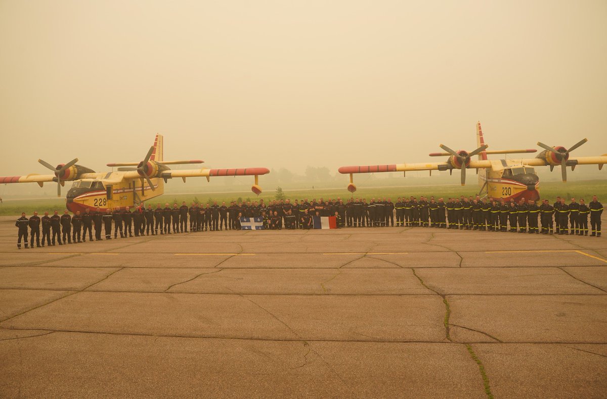 SDIS17's tweet image. [MISSION CANADA]
C&apos;est l&apos;heure de la relève pour le détachement @SecCivileFrance parti au 🇨🇦 le 7 juin! Nos 2 sapeurs-#pompiers rentrent demain. Aujourd&apos;hui s&apos;envole le 2nd détachement avec 76 sapeurs-pompiers (dont 2 du @SDIS17 ) et 44 sapeurs-sauveteurs #UIISC. Bonne mission!