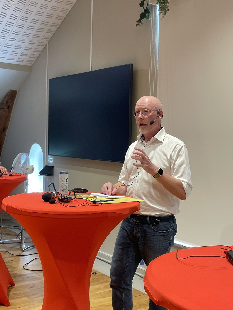 Fri press, fria domstolar och en fri akademi är viktiga grundpelare i ett demokratiskt land, säger Tim Ekberg. Det gör de särskilt skyddsvärda. SUHF, SFS och SULF vill grundlagsskydda den akademiska friheten.  sulf.se/frihet/   #akademiskfrihet 

￼