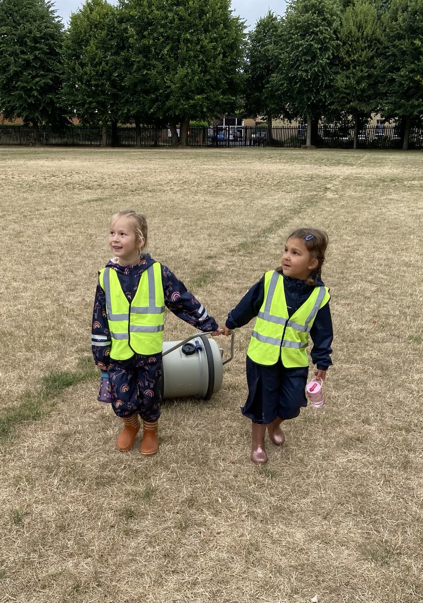 ND_ForestSchool's tweet image. Reception class helping out on the journey to Forest School, learning new things about the woodland, being creative and enjoying team games. Well done team! #developingstrength #creativeplay #teamwork #greatoutdoors 💦🧵🪵📿🏃‍♀️🥰