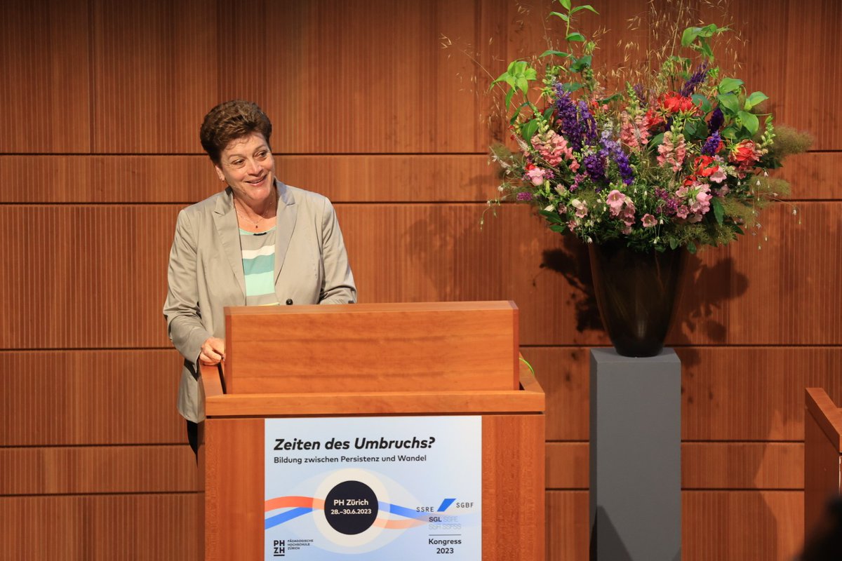phzuerich's tweet photo. Der Jahreskongress SGBF/SGL ist eröffnet. Bildungsdirektorin Silvia Steiner, PHZH-Rektor Heinz Rhyn und SGBF-Präsidentin Zoé Moody heissen die über 500 Teilnehmenden an der #PHZH herzlich willkommen. #sgbf #sgl #bildungsforschung https://t.co/2PAZQEiQmq