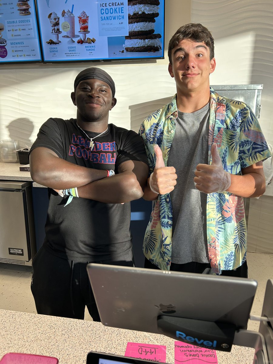 🦁🏈Dynamic Duo - Leander Lions working off the field. Stop by and say hi to Selorm & Mac at Great American Cookies & Marble Slab Creamery off Lakeline! #football #summerjob 
#supportsmallbusiness #leandertx #leanderlions #lionsfootball