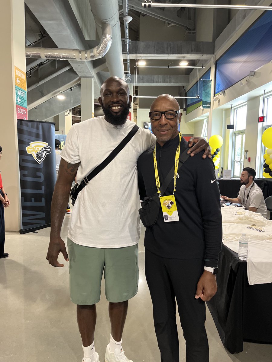 Met up with one of ⁦@IowaHoops⁩ legends, Reggie Evans. Hoping to snare another one like him for the Hawkeyes. #onceahawk #hawkeyes #reboundking