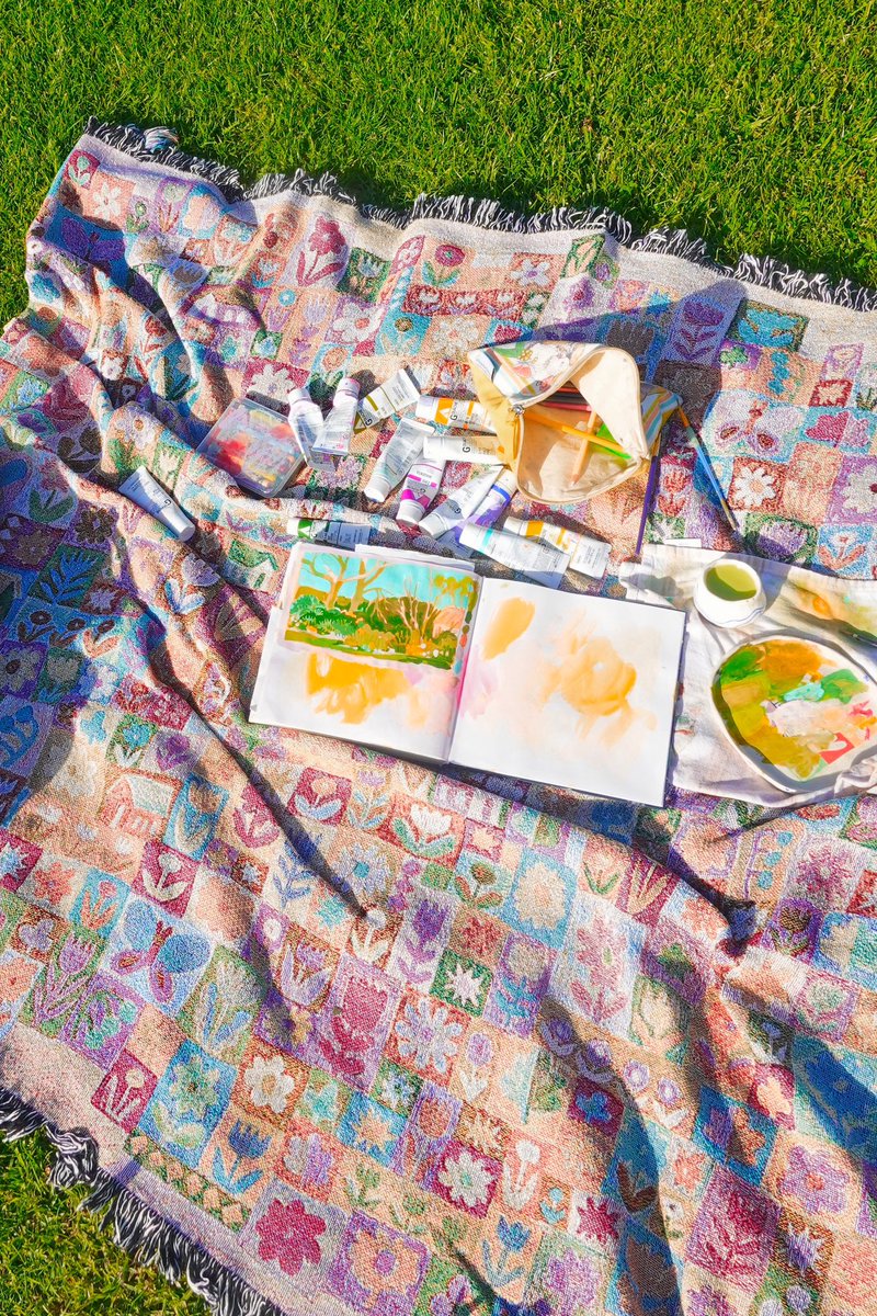 Finishing a sketchbook is hard, but also exciting! But mostly sad! But also rewarding! Ahh, I dunno!

youtu.be/tVKSZh-cuYI