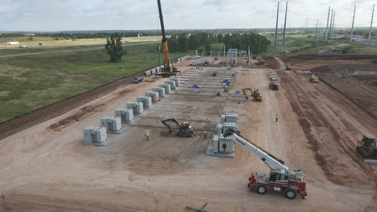 28 June 2023 Giga Texas! Big things happening today! Megapack has 50% of transformers installed & more arriving! S main factory steel column removal & major changes at water 'cistern' on SW corner. NW corner white wall stain, E concrete apron removal for conduit install. E…