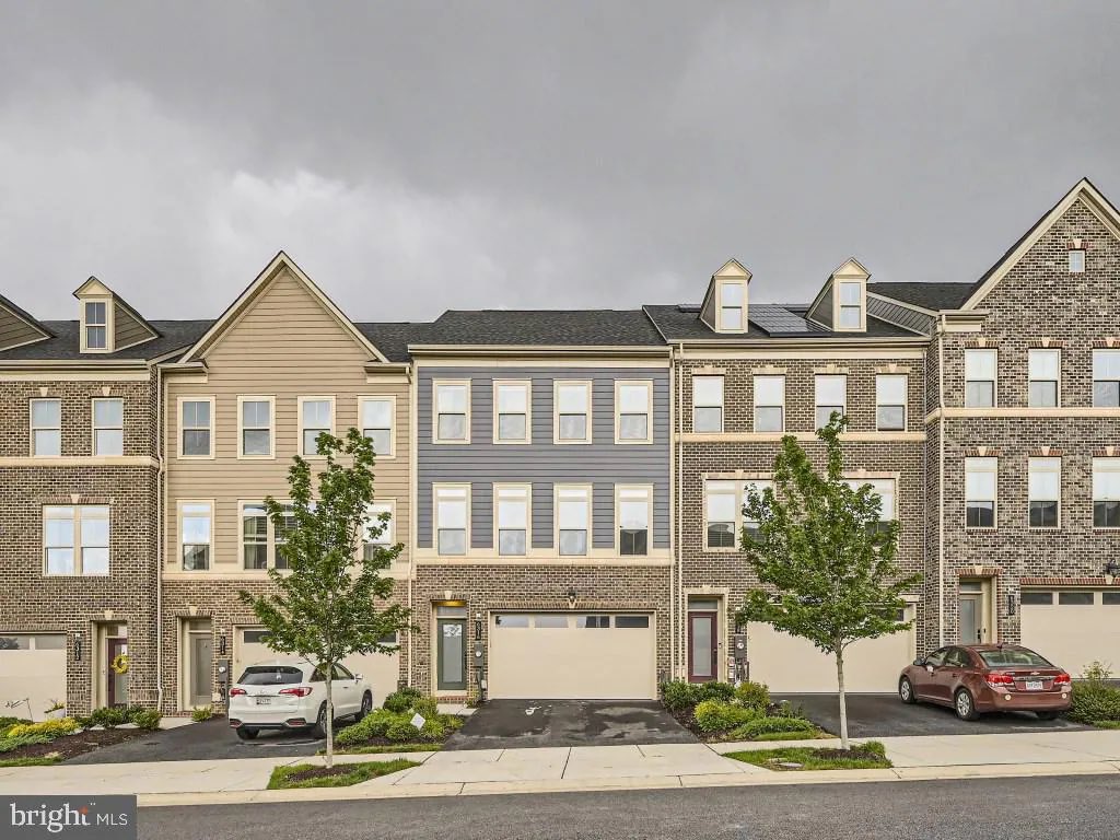 alexisflemingre's tweet photo. Just listed in Baltimore County! This gorgeous 4 bed 4.5 bath 4,000 square foot home awaits it’s new owner 😍 6316 Islington Street (Thread) https://t.co/Jed8iT24Jg