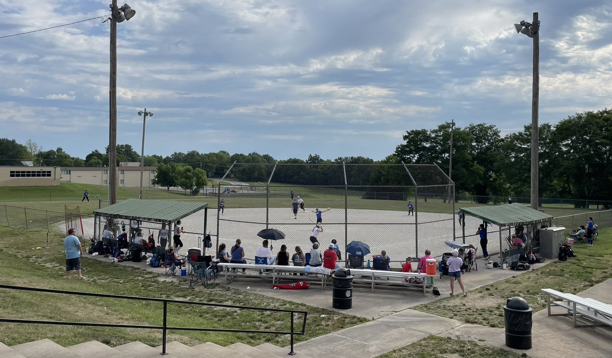 ChicksSoftball's tweet photo. What a great day for softball! We are beating the heat! Huge thank you to @OhsSoftball4, @ClintonSBALL, @HoldenHS_SB and @LoneJackSball for traveling over for games today! https://t.co/ceQukuyNsI