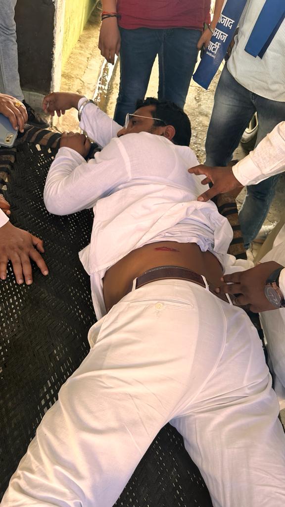 aishe_ghosh's tweet photo. Yogi's Jungle Raj is all about killing people who stand for the oppressed and become people's voice. Such a cowardly act.

Stand in solidarity with Chandrasekhar Azad ! https://t.co/uVqbUxuytc