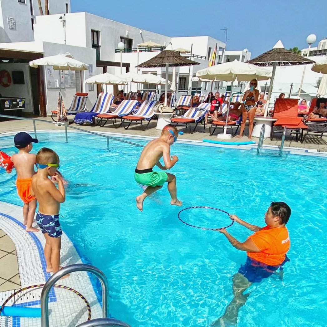 Best thing to do on a hot day! 🌊💪🏼☀️
#aquagym #watergames