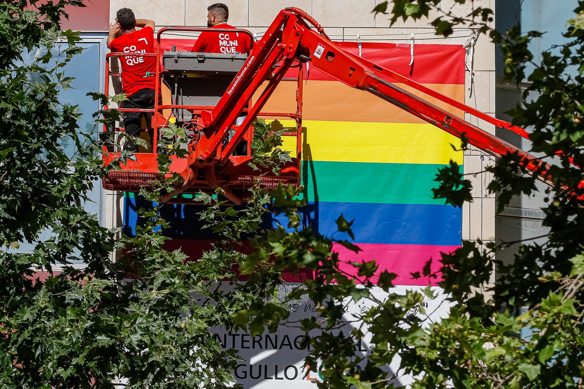 Este y todos los días deben ser jornadas de reivindicación por una sociedad igualitaria, más justa y menos excluyente.  El odio nos aleja de la #felicidad  
De Corazón 🩷Feliz #OrgulloLGTBI
