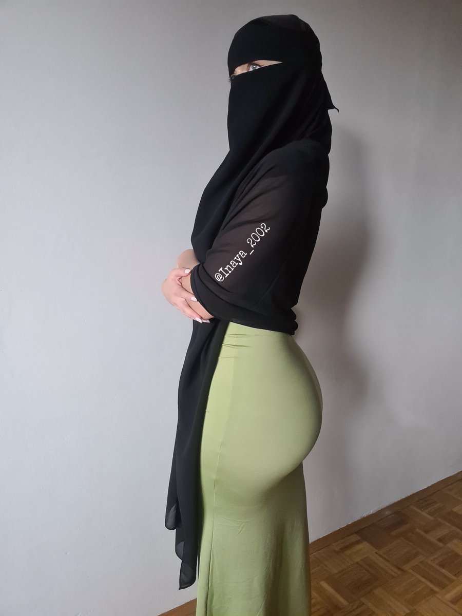 Inaya_2002's tweet photo. A mASSive #EidMubarak to you all! Sorry for the rather late message, I've been swept off my feet with cooking and serving guests! Hope you're having a nice day with food food, I'm so stuffed! Anyway, how's my Eid outfit hey? #hijab #hijabi #niqab #muslimah #EidUlAdha2023 #Muslim https://t.co/t05U1Z3tBL