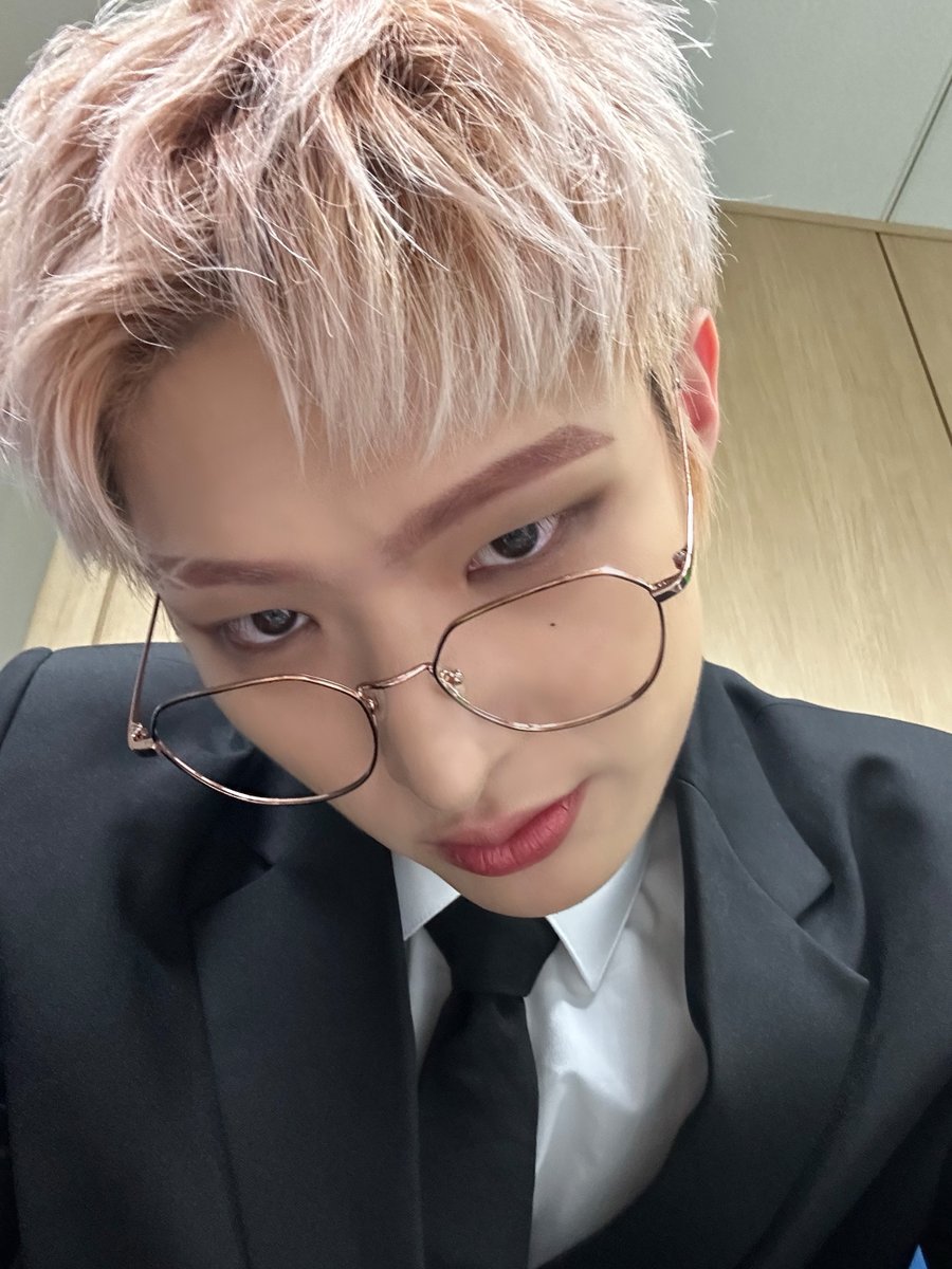 ATEEZofficial's tweet photo. [#민기] 잘자!
#ATEEZ #에이티즈 https://t.co/Na0Oj3Ji9P