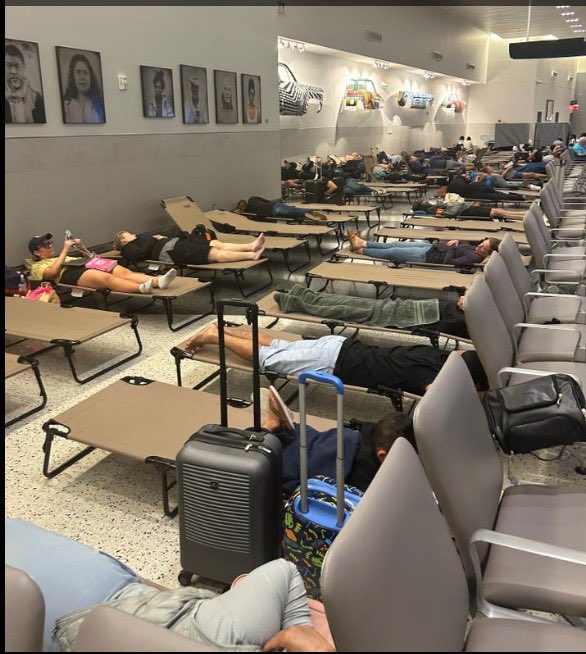 FlyingWithSara's tweet image. This is the situation across the country @united for crews. Unacceptable! Passengers should know this means these crews are not legal to work a reassignment, which exacerbates the problem. This is NOT an ATC problem. Management needs to implement @AFAUnitedMEC demands now!