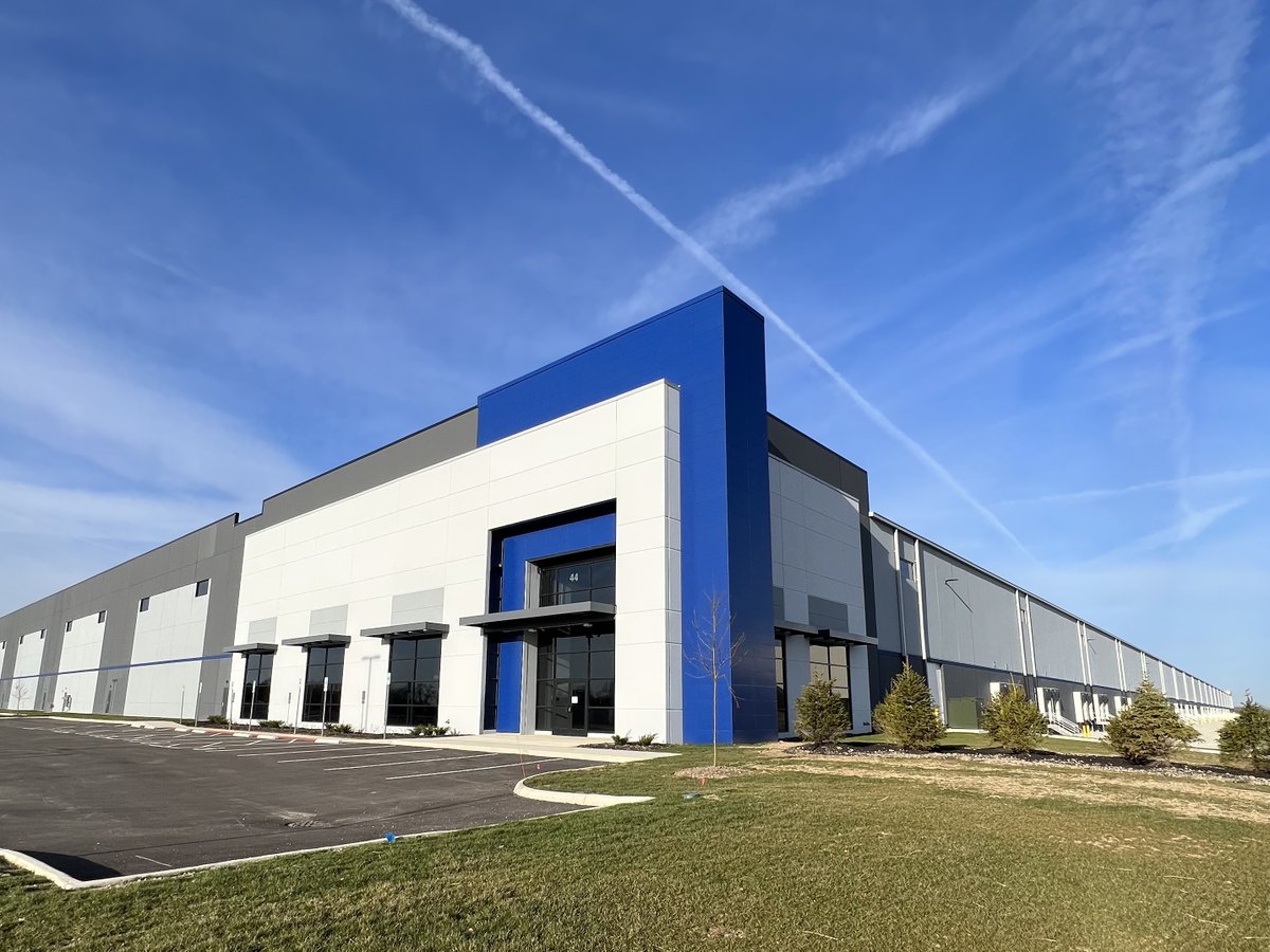 LaminatorsInc's tweet image. Project Spotlight! West Jefferson Building One, West Jefferson, OH
1-Piece, Tight-Fit Molding, Omega-Lite®, Custom Color/Corporate ID, 3,120 sf

#acmcladding #officebuilding #manufacturer #laminatorsinc #laminatorsincorporated