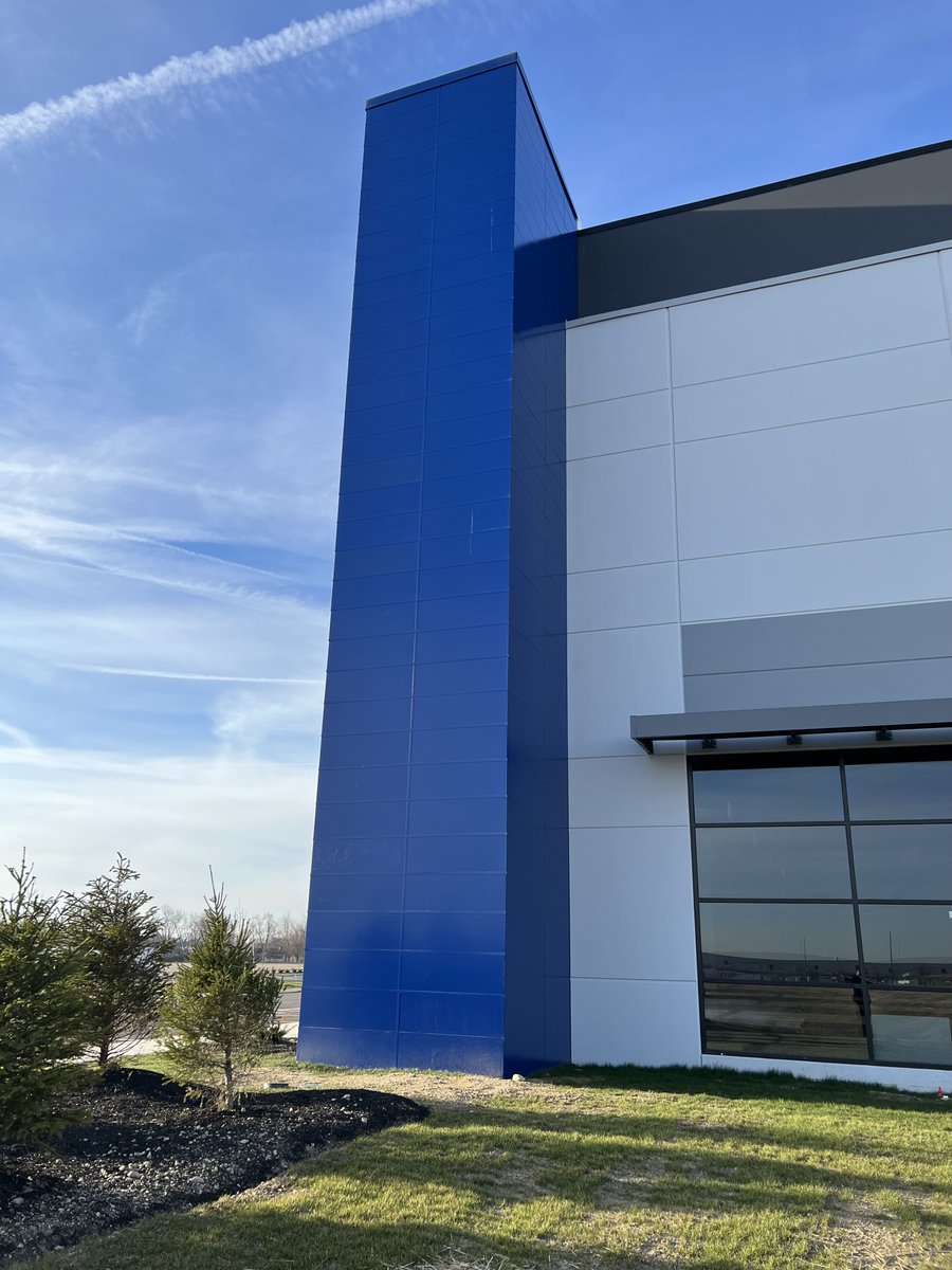 LaminatorsInc's tweet image. Project Spotlight! West Jefferson Building One, West Jefferson, OH
1-Piece, Tight-Fit Molding, Omega-Lite®, Custom Color/Corporate ID, 3,120 sf

#acmcladding #officebuilding #manufacturer #laminatorsinc #laminatorsincorporated