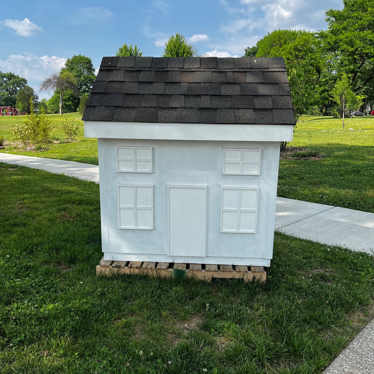 Have you seen the spec home for the new Safety Town in front of Evamere? Preschool Parents are raising funds for the construction of a permanent safety village at McDowell School. Learn more on how you can help with this community project:hudsonpreschoolparents.org/50th-anniversa…