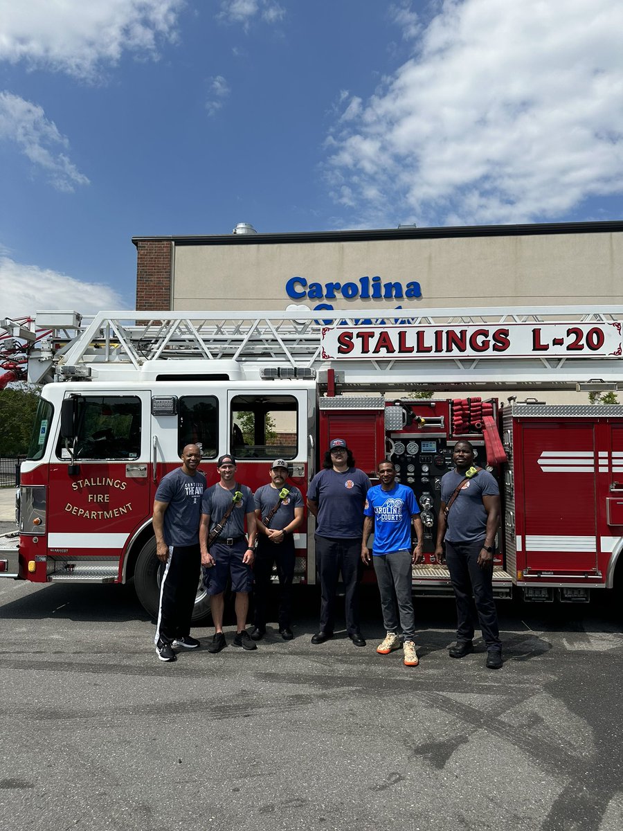 FOPBasketball's tweet image. Huge Shout Out To The Real Heroes🚒

Ladder-20 @StallingsFire talking to the campers in conjunction with our @EquilibriumUP Leadership Development Academy this week!

Thank you for stopping by camp👨‍🚒

#FOPBasketball