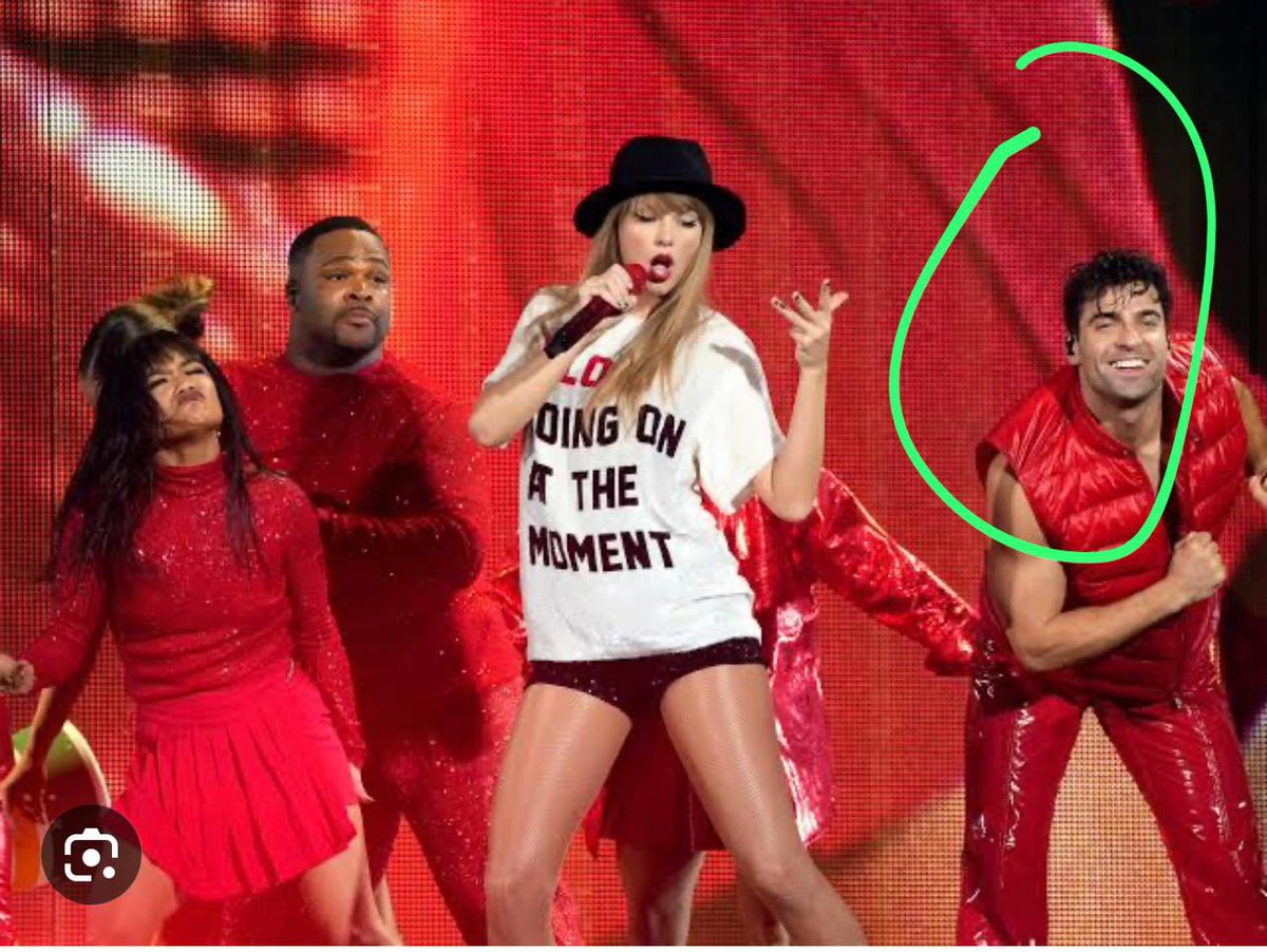 AnnaLevony's tweet photo. Que hace @CHAYANNEMUSIC en el concierto de @taylorswift13 ?? 👀
#Chayanne #TaylorSwift #taylorswift https://t.co/5XVvGRtpkR