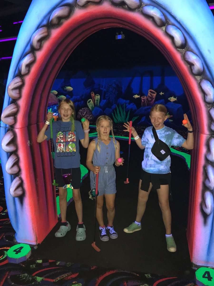 am_RETSD's tweet photo. AM Patrols had an awesome time with a wind up at UPuttz mini golf and Kildonan Park to celebrate their hard work and dedication all year!  Congratulations to our patrols who are first place in RETSD for schools with a population under 300!  Way to go Nessie patrols! https://t.co/CrvWdFFE2j