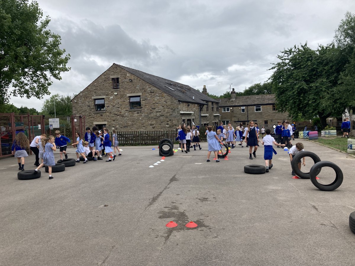 MaharishiSchool's tweet image. 🥳 What a great turn out for this afternoons playground leaders.  The leaders organised different obstacle courses using cones and tyres, the children involved had so much fun! 🌟

Great work Playground Leaders, what a team! 👏

#playgroundleaders
#breaktimefun
#obstaclecourse