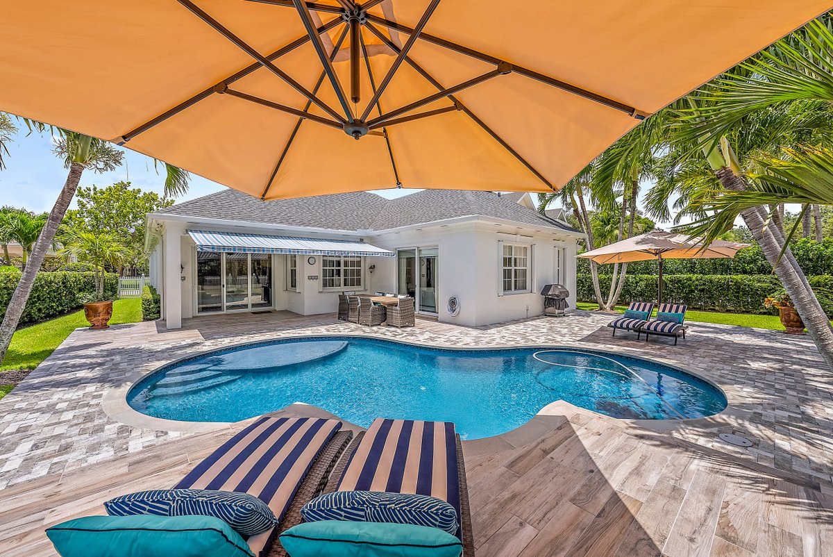 SimmondsTeam's tweet image. #NEWLISTINGALERT NewHaven at Abacoa in Jupiter FL! Immaculate single story 3 bed + office home with 2 baths and custom pool/patio.  Property sits on large lot with serene preserve views. Call Amy Simmonds now for additional details at 561.427.3617. #jupiterflrealestate
