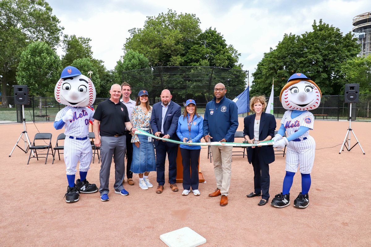 New York <a href="/Mets/">New York Mets</a> Owner and President of the Amazin' Mets Foundation Alex Cohen was on hand as we proudly cut the ribbon alongside <a href="/NYCParks/">NYC Parks</a> and <a href="/TheLandTekGroup/">The LandTek Group</a> at the newly renovated Baseball Field #10 at Flushing Meadows Corona Park! The renovation includes a full infield