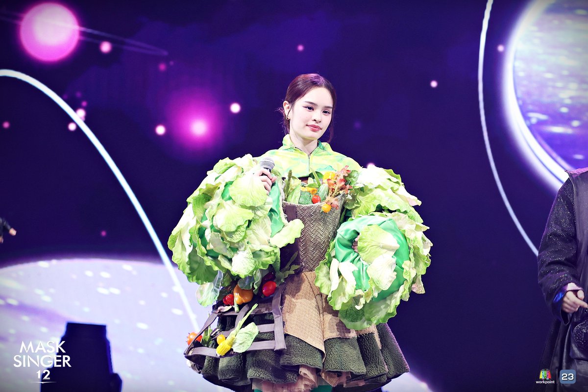 mask_singer's tweet photo. 🎁ปิดท้ายรายการส่งความสุขให้ผู้ชมกับโชว์ของ “หน้ากากจิงโจ้’ ฟีทเจอริ่งกับ 3 หน้ากากสุดท้ายรอบ Final ด้วยเพลง “อย่าบอกให้ใครรู้”

#Masksinger12Final
#Masksinger12
#Workpoint23
#หน้ากากจิงโจ้
#หน้ากากผักรวม
#หน้ากากเทพฮอรัส
#หน้ากากทีเร็กซ์ https://t.co/L7XfN3eGC0