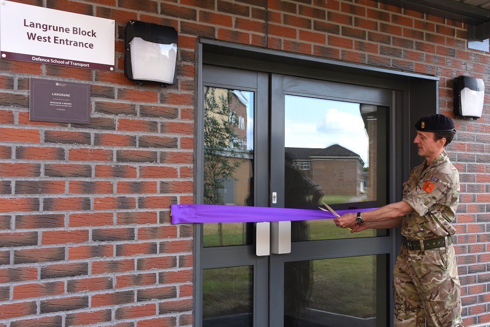 New multi-occupancy accommodation has opened for military personnel attending short courses at DST Leconfield. High-quality modular buildings, delivered in 9mths, with sustainable features to support a #NetZero estate @mod_dio @Comdt_DST @reds10ltd bit.ly/3XvXwMe