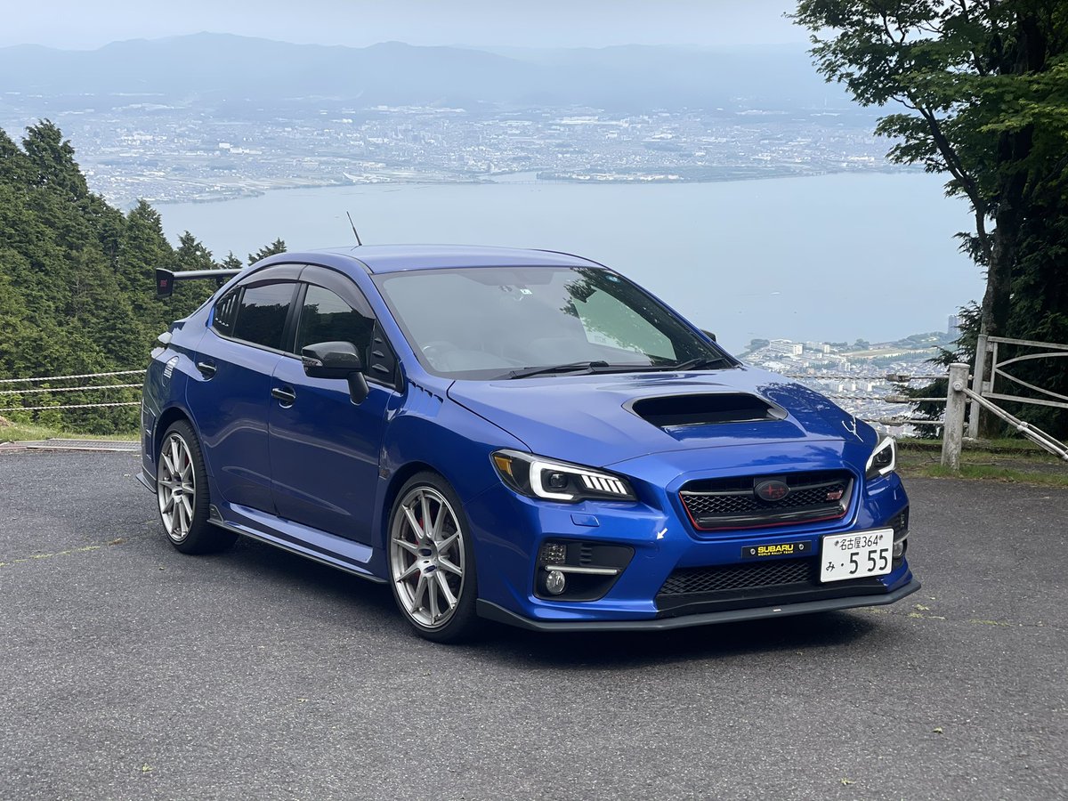 #これを見た人は愛車の背景が湖の画像を貼れ