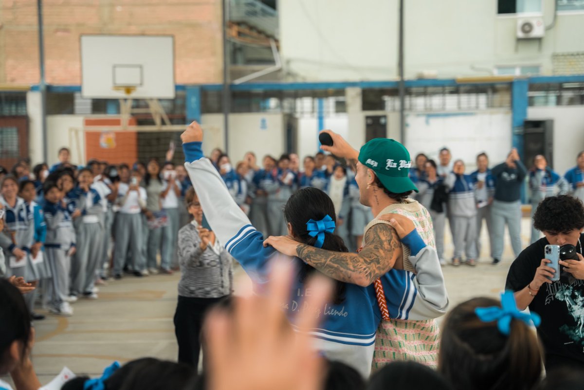 Ayer estuvimos en el colegio “ROSA DOMINGA PEREZ LIENDO” en la VICTORIA ! y la pasamos
Increíble con todas las chicas !!! Fue hermoso!!! HOY SEGUIMOS … ❤️‍🔥
