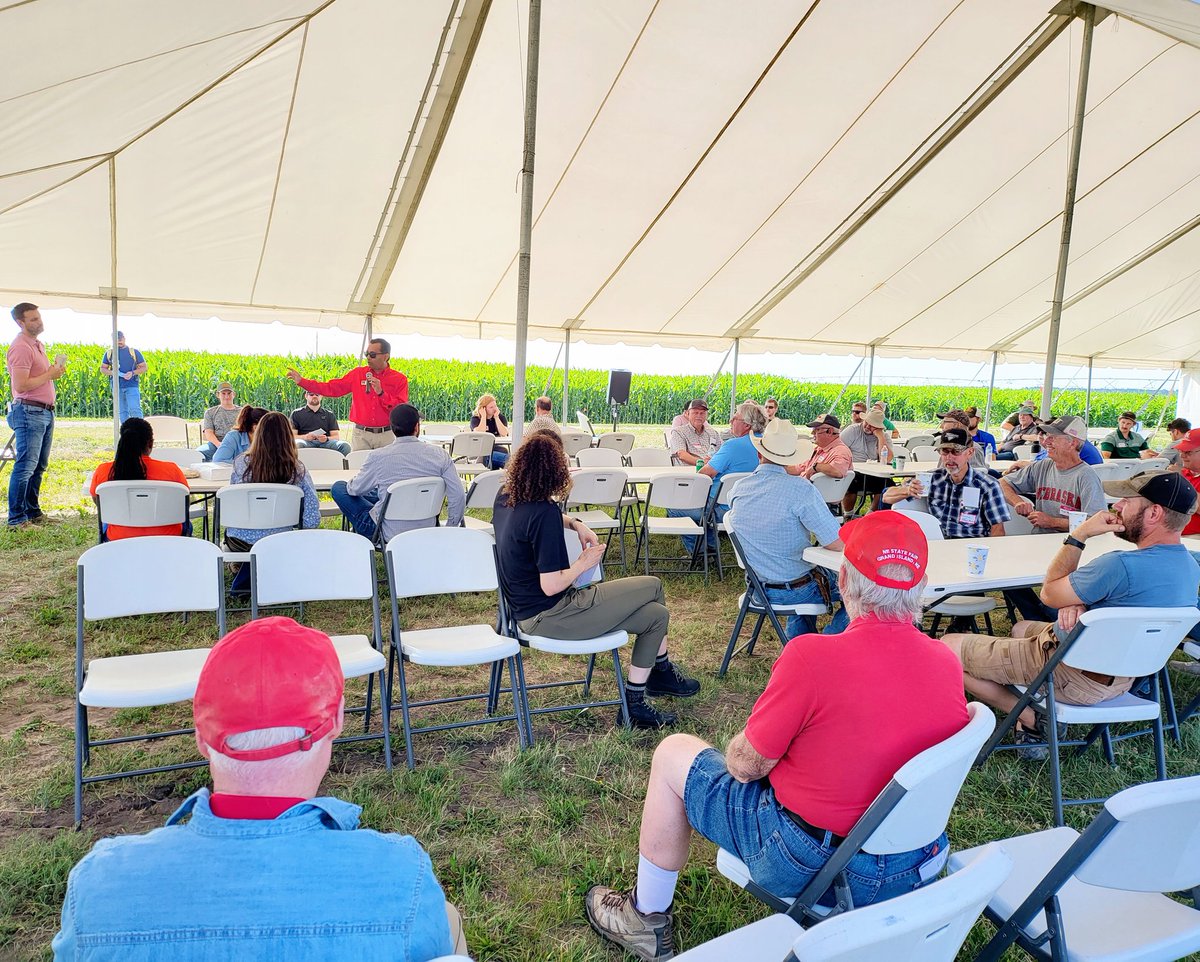 JhalaRachana's tweet image. Enjoying interactive talks and demos at the Weed Management Field day at South Central Agricultural Laboratory, Clay Center. Also, amazed by 'See and Spray' technology provided by AKRS!!!
@AmitUNL @UNLExtension @unlagrohort @MarthaMamo3