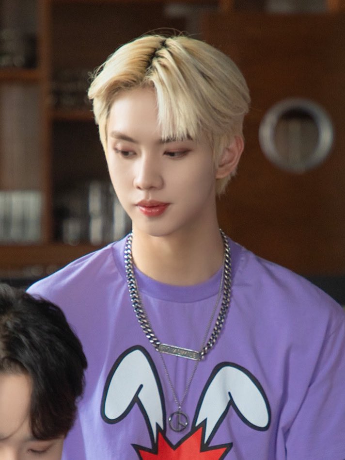 W1NLOOK's tweet photo. win look so good in purple https://t.co/wH1aZ3uYtB