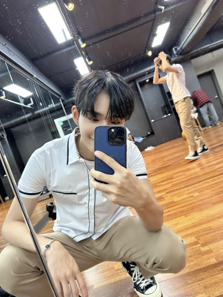 CIX_twt's tweet photo. 매점갈래?

#CIX #FIX #승훈 #김승훈 #내편들 #내뽀뽀들 #KIMSEUNGHUN #SEUNGHUN #スンフン https://t.co/Gjsi9He9Ml