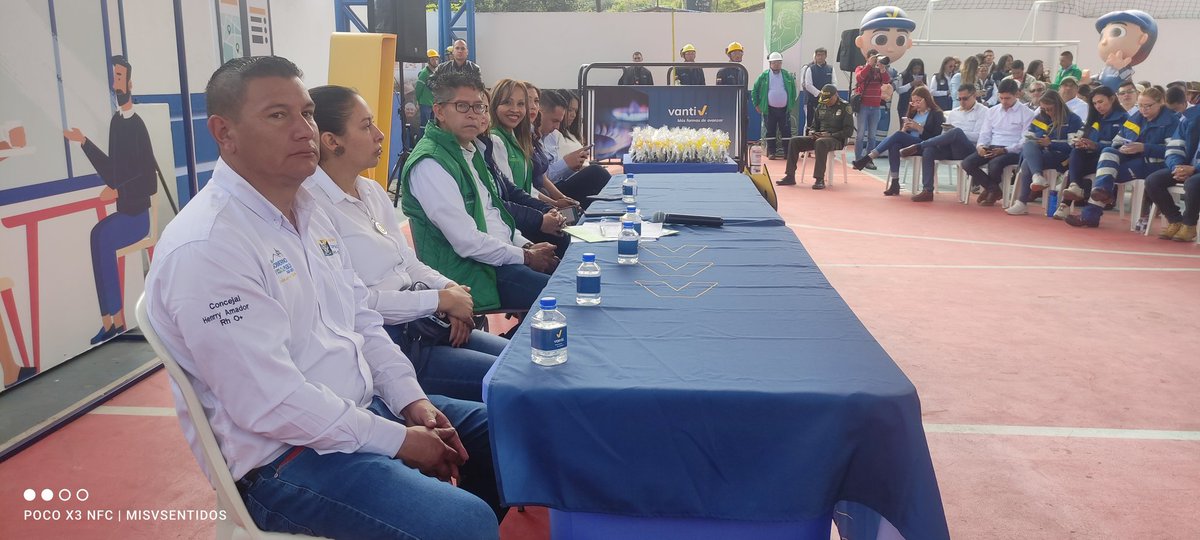 periodicoestado's tweet photo. Diez municipios de #Boyacá disfrutan desde hoy del servicio de gas natural. Gracias al convenio entre el @grupovanti y la @GobBoyaca cinco mil familias pasarán de cocinar con #Leña y ahora usarán #GasNatural y respirar mejor. A esta hora en #Topaga se inaugura este servicio. https://t.co/BMU2IJu4DU