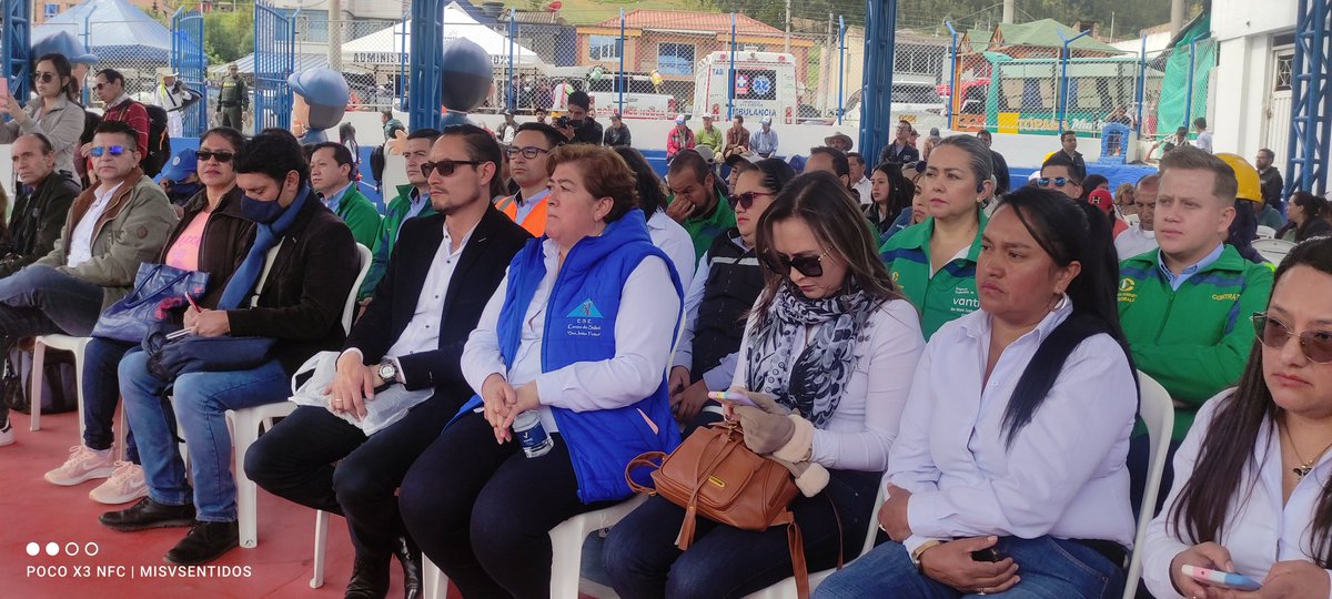 periodicoestado's tweet photo. Diez municipios de #Boyacá disfrutan desde hoy del servicio de gas natural. Gracias al convenio entre el @grupovanti y la @GobBoyaca cinco mil familias pasarán de cocinar con #Leña y ahora usarán #GasNatural y respirar mejor. A esta hora en #Topaga se inaugura este servicio. https://t.co/BMU2IJu4DU