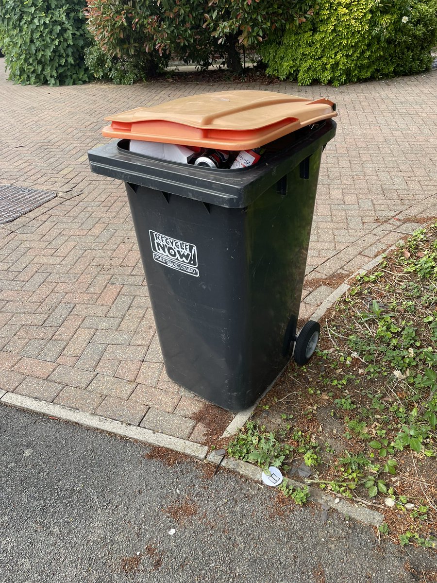 3rd week in a row our bins haven’t been collected. Can you please explain @BedfordTweets ? Yes, I am posting on here because the mythical phone line never works…