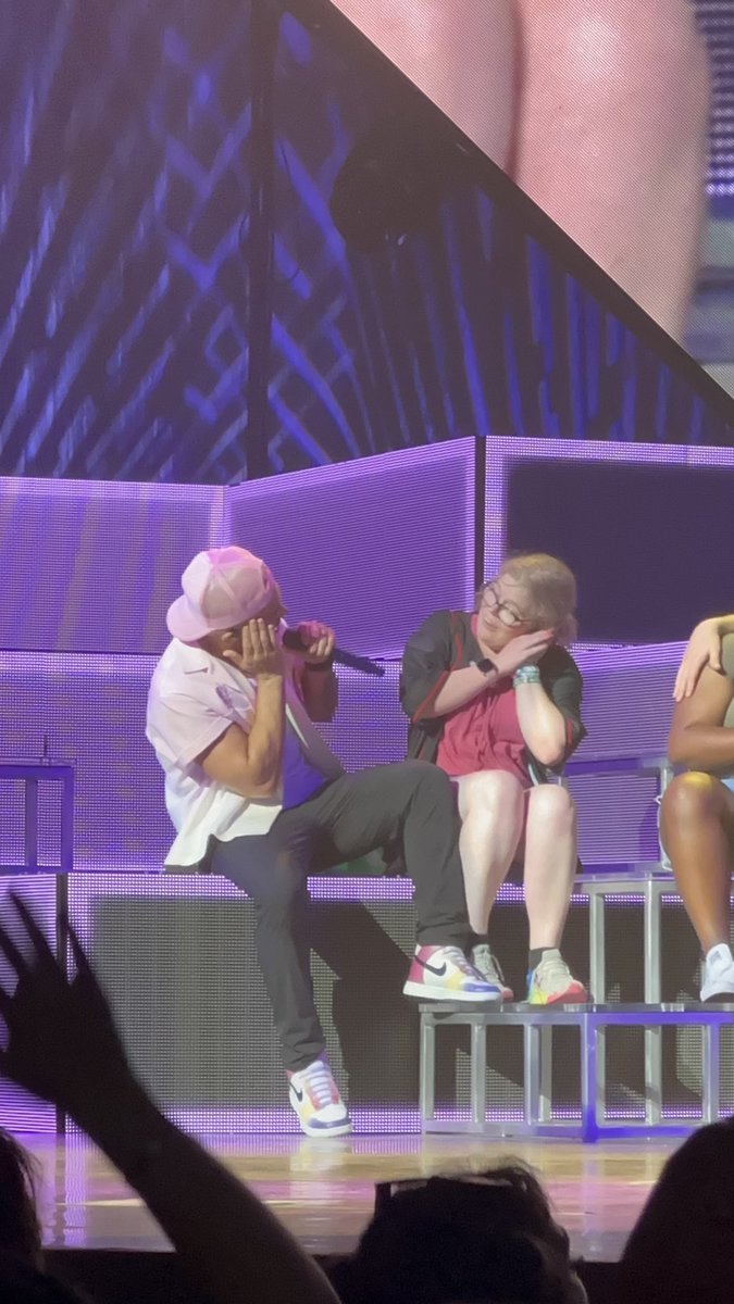 swiftiebluebird's tweet image. @TheCarlosPena Thank You so much for picking me to be your WWG in Charlotte last night! ILYSM and you made me feel so special and loved! Maybe see you again this tour! If not you for sure will see me next tour!