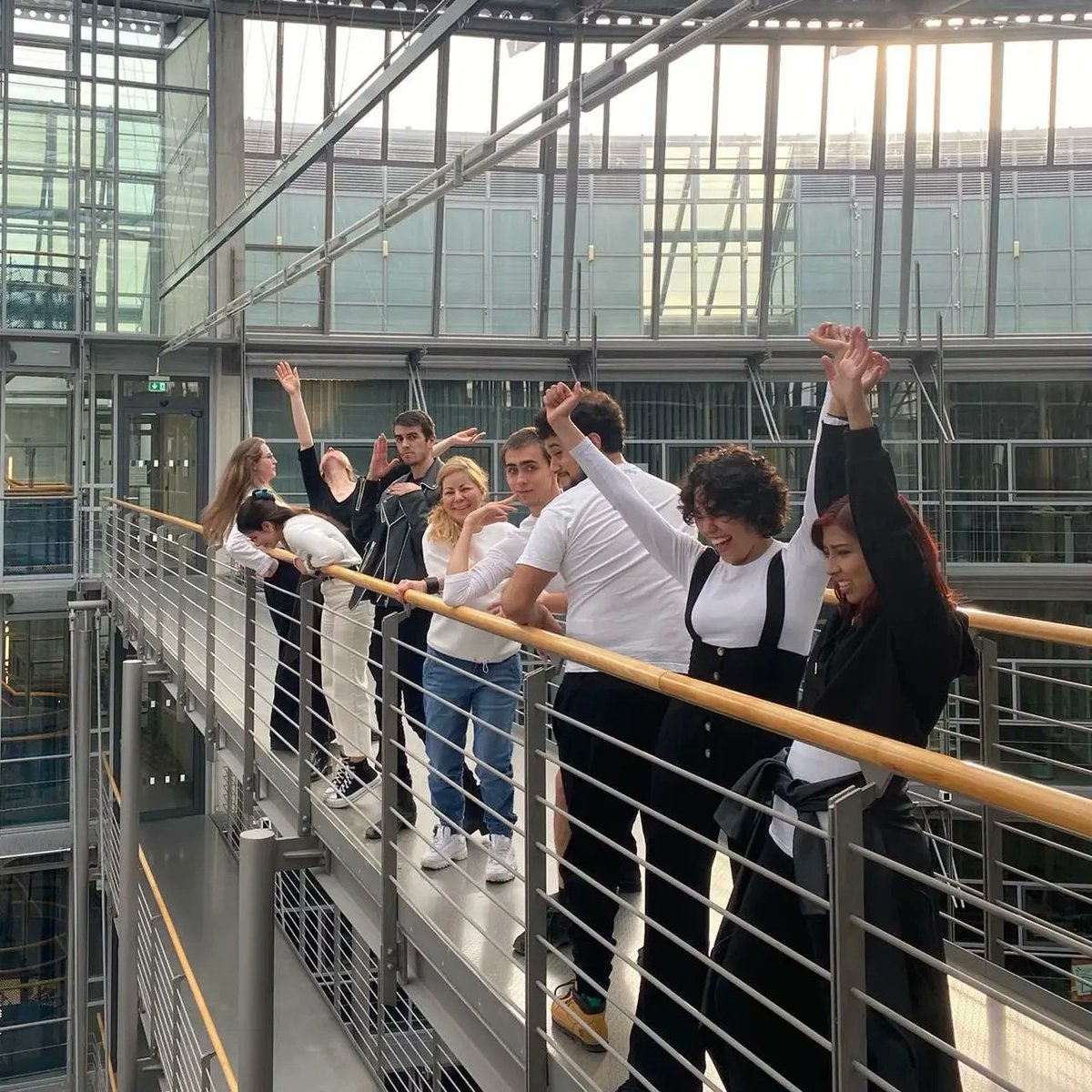 #Theater in spanischer Sprache hat #Premiere: LaClínicA, teatro hispano - Avatares del futuro vom 29.06. - 01.07. mehr Infos und Tickets ➡️ buff.ly/3PlVegI