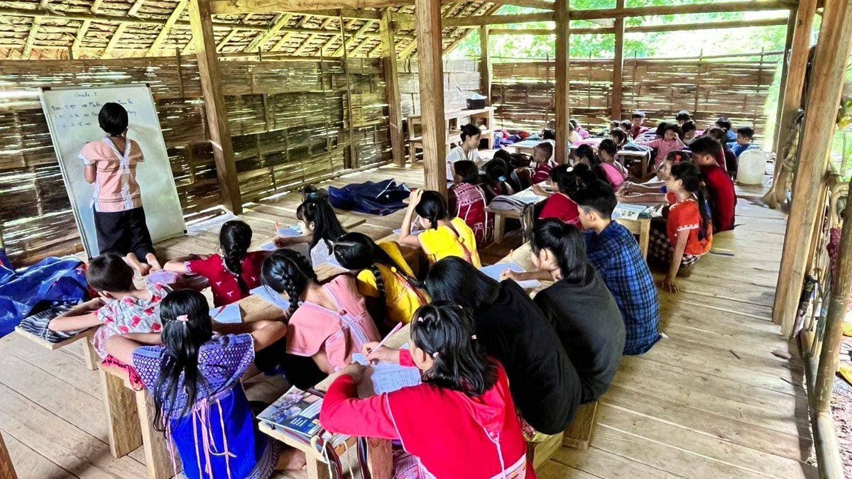 MizzimaNews's tweet photo. KNU တပ်မဟာထိန်းချုပ်နယ်မြေအတွင်း ရှိကျောင်းများတွင် ကျောင်းသူကျောင်းသားဦးရေ တိုးလာ
===========
https://t.co/SJm5BWRJxO
#ကရင်ပြည်နယ်
#KECD
#ပညာရေး
#Mizzima https://t.co/OmApCmcrXL