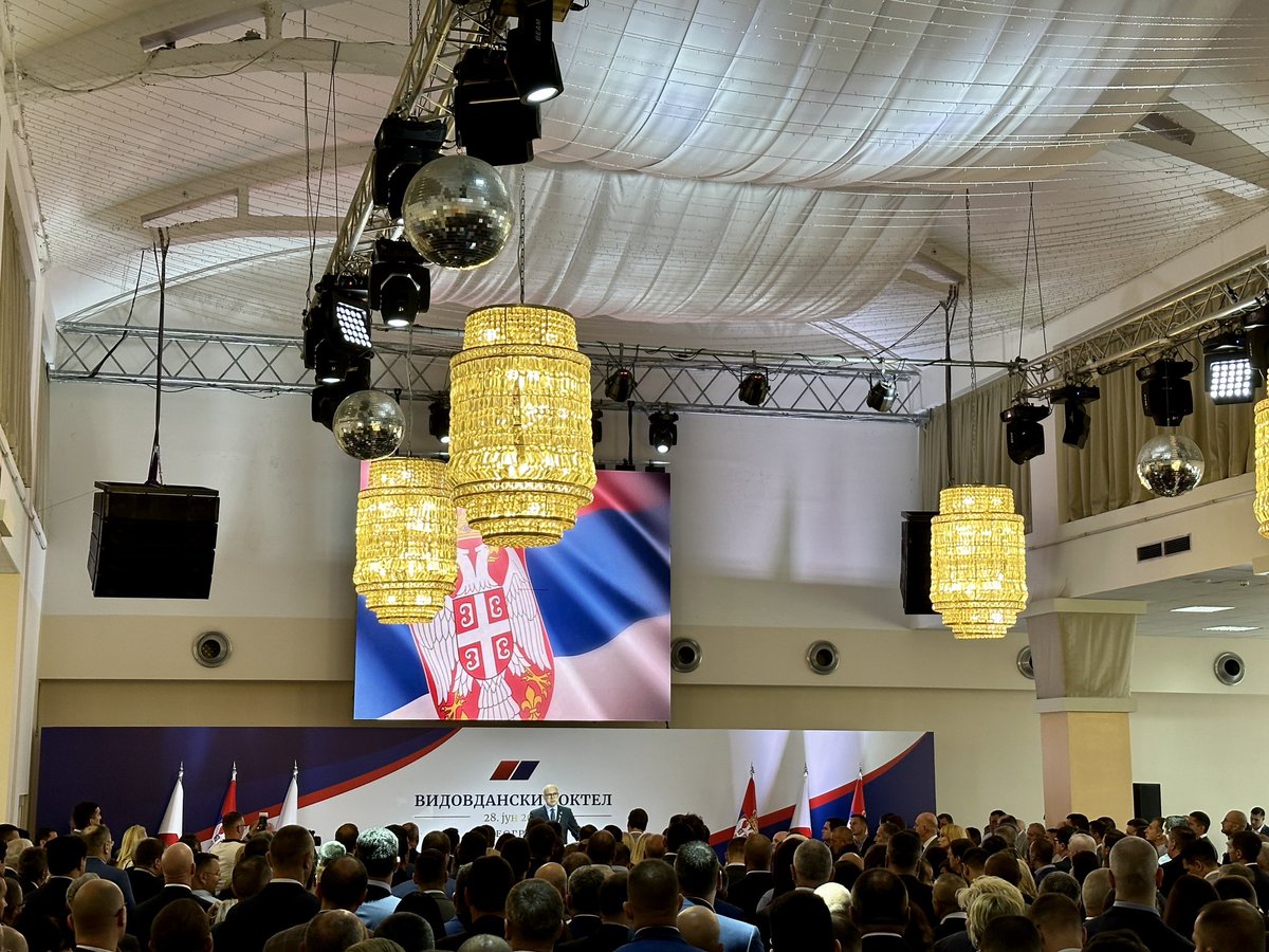 Kristalni lusteri i disko kugle - da se vidi raskoš kad SNS slavi Vidovdan koji je, od ove godine, interno raseljen sa Gazimestana u Hotel Jugoslaviju.