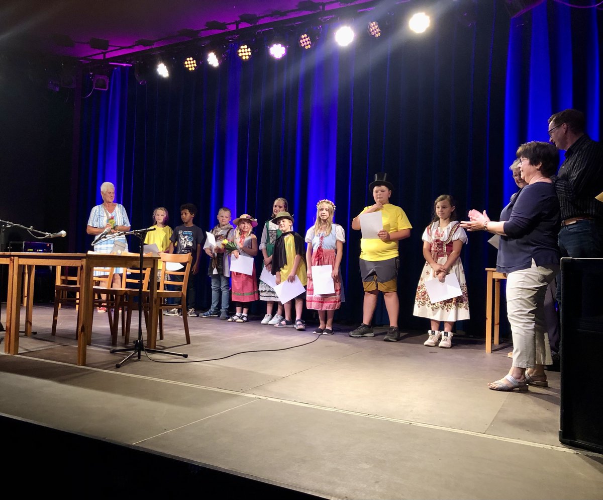 Kinner hebben op Platt läsen &amp; speelt: Die Arbeitsstelle #Niederdeutsch an der <a href="/OVGUpresse/">Otto-von-Guericke-Universität Magdeburg</a> &amp; <a href="/LHBSA/">Landesheimatbund</a> luden gestern zum #Plattdeutsch|en Lesefest. Schülerinnen &amp; Schüler aus Magdeburg, Domersleben, Hohendodeleben &amp; Zobbenitz führten Lesungen, Sketche &amp; Gedicht auf. <a href="/sachsenanhalt/">Sachsen-Anhalt</a>