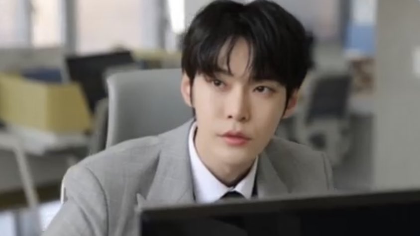또잉 tweet media