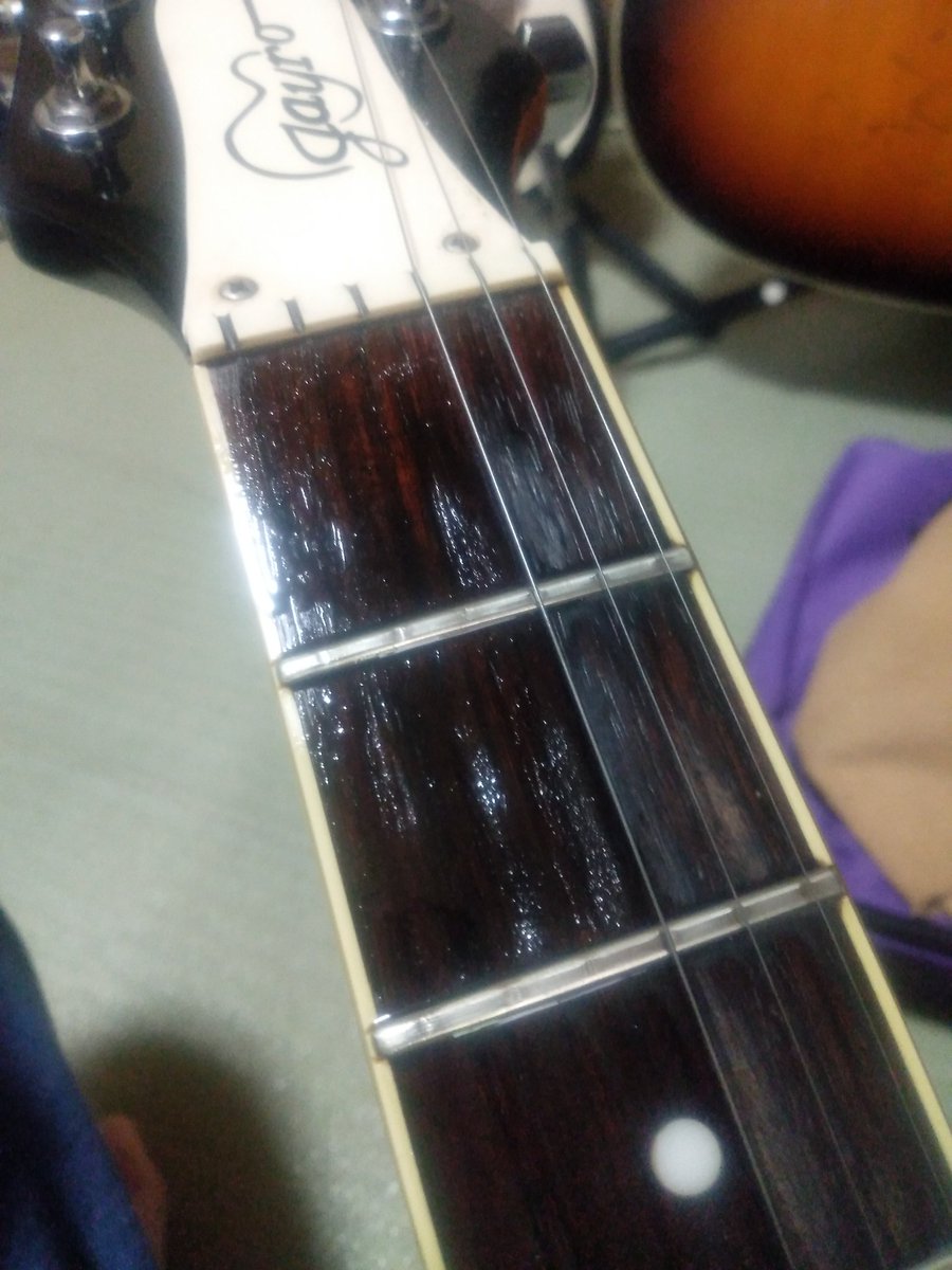 rePeat60s's tweet photo. 弦の張替
#TuningTime #breakingintherain #モナレコード #レコ発 https://t.co/ARiLuwlTdy