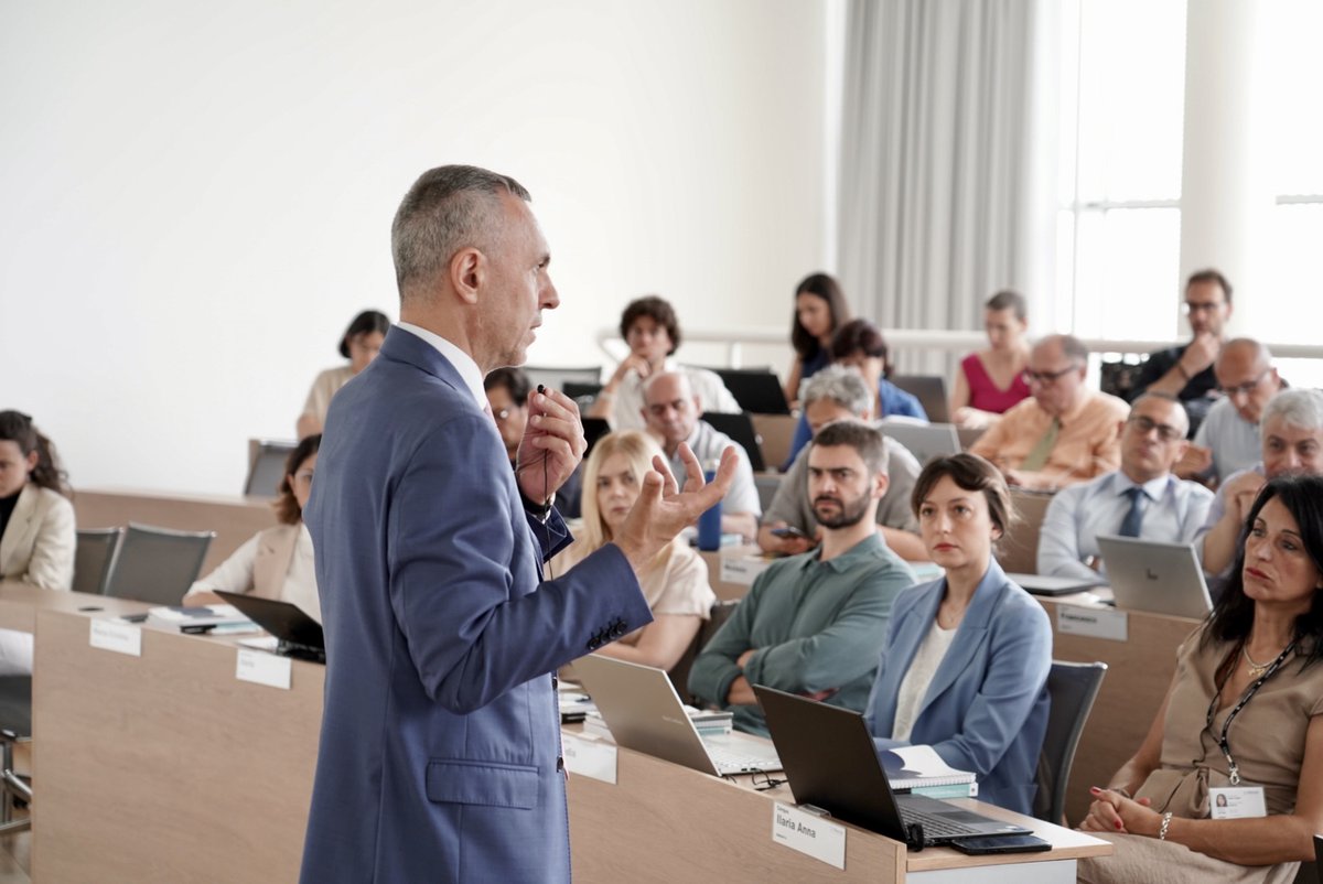 sdabocconi's tweet photo. “Reti multi attoriali e management pubblico: come attrezzarci per guidare il cambiamento?”: ne discutono @GFosti, già Direttore EMMAP e Associate Professor in SDA Bocconi e @ele_perobelli, Coordinatrice #EMMAP. https://t.co/UkeJedFPWw