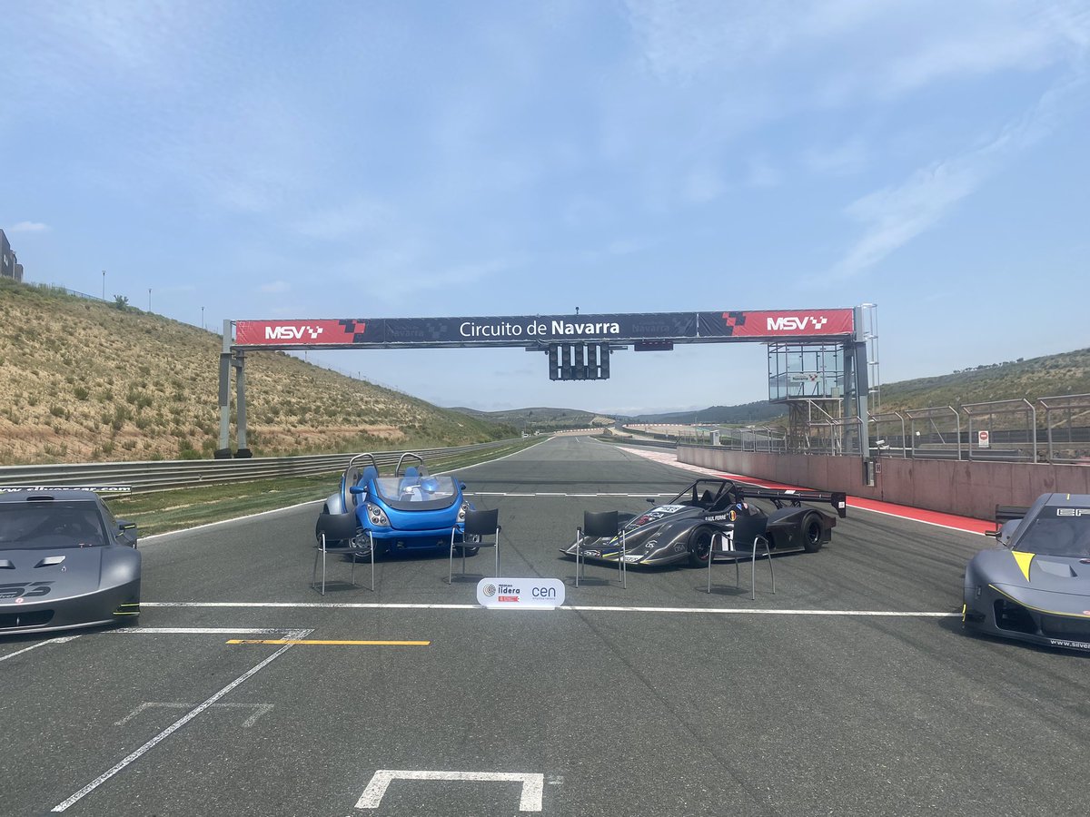 En línea de meta, preparados para arrancar motores

📢A  la 13:00h comenzamos la III edición para #Startups del Programa #Lidera <a href="/empleo_na/">Empleo - Lansare</a> 
🎥Desde el <a href="/CircuitoNavarra/">Circuito de Navarra</a> en directo vía #Linkedin <a href="/CEN_Navarra/">CEN</a>  y #youtube 
Con <a href="/Silvercar5/">Silver-Car</a>  @NTDENERGY

lnkd.in/ds9S5syQ