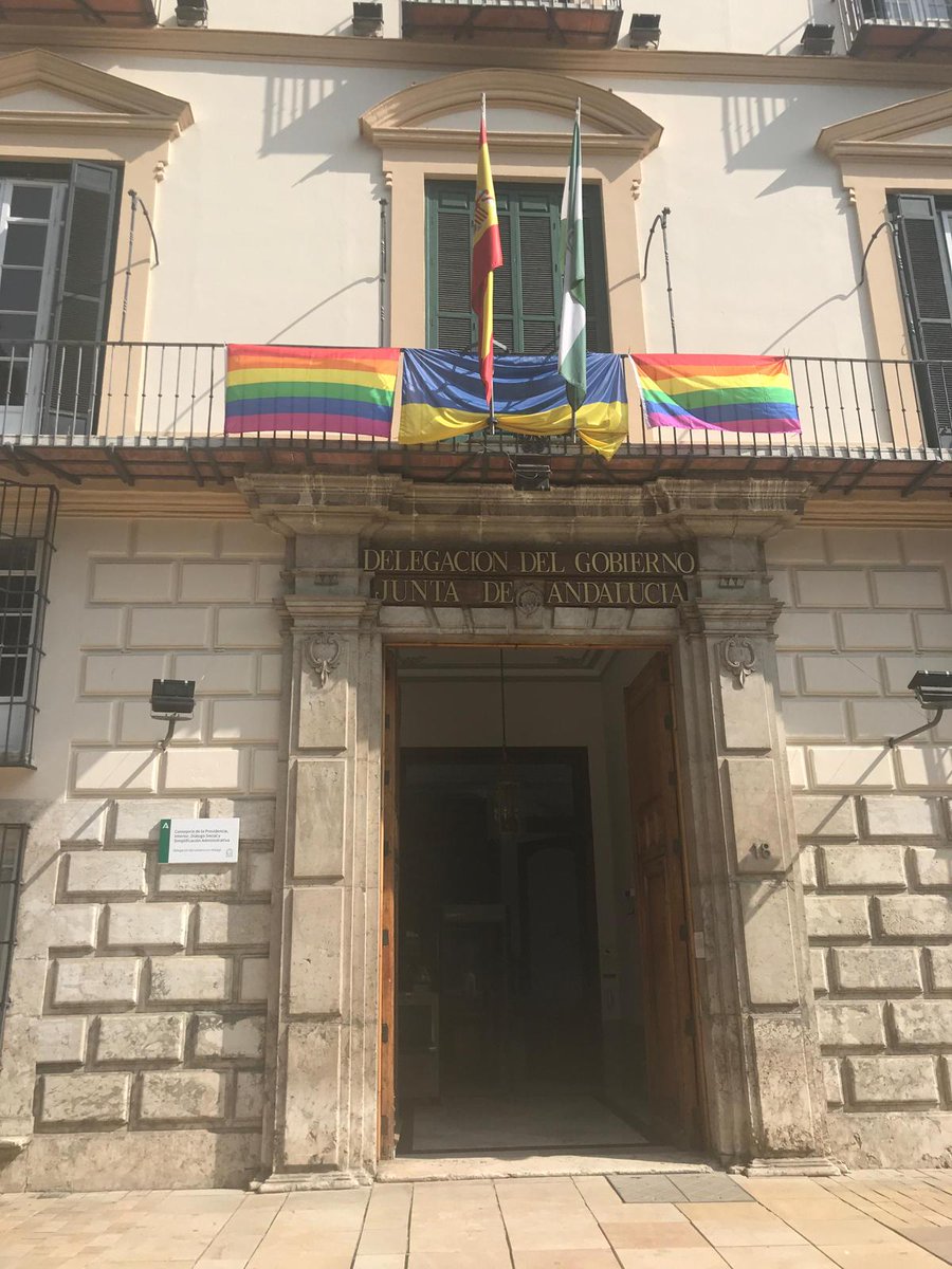 MalagaJunta's tweet photo. La Delegación del Gobierno en #Málaga se suma al Día Internacional del Orgullo LGTBI. 
Ama con respeto, siente con respeto. #Orgullo23 https://t.co/oEq3CH03lb
