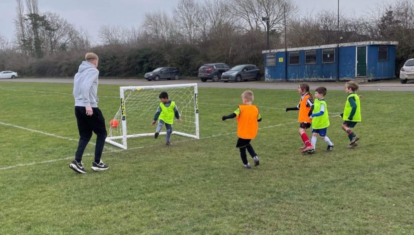 👦👧⚽️ Our Summer Roadshow will take us to Crowle every Tuesday, Bottesford every Wednesday and Messingham every Thursday during the 6️⃣-week holidays.

Booking is essential to confirm your place! 👉 scunthorpeunited-cset.co.uk/2023/06/28/ven…

All 5-to-13-year-olds are welcome!

#UTI #IRONFoundation