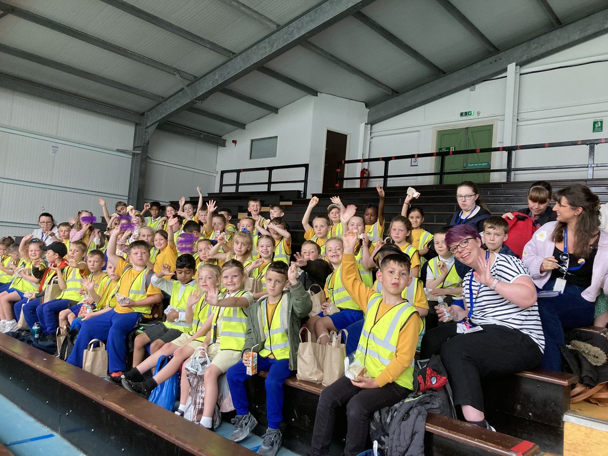 Lunch time before the sea lion show 💦😁 <a href="/QueensCoEURC/">Queen's Park C.E/U.R.C. Primary School</a> <a href="/KnowsleySafari/">Knowsley Safari</a>