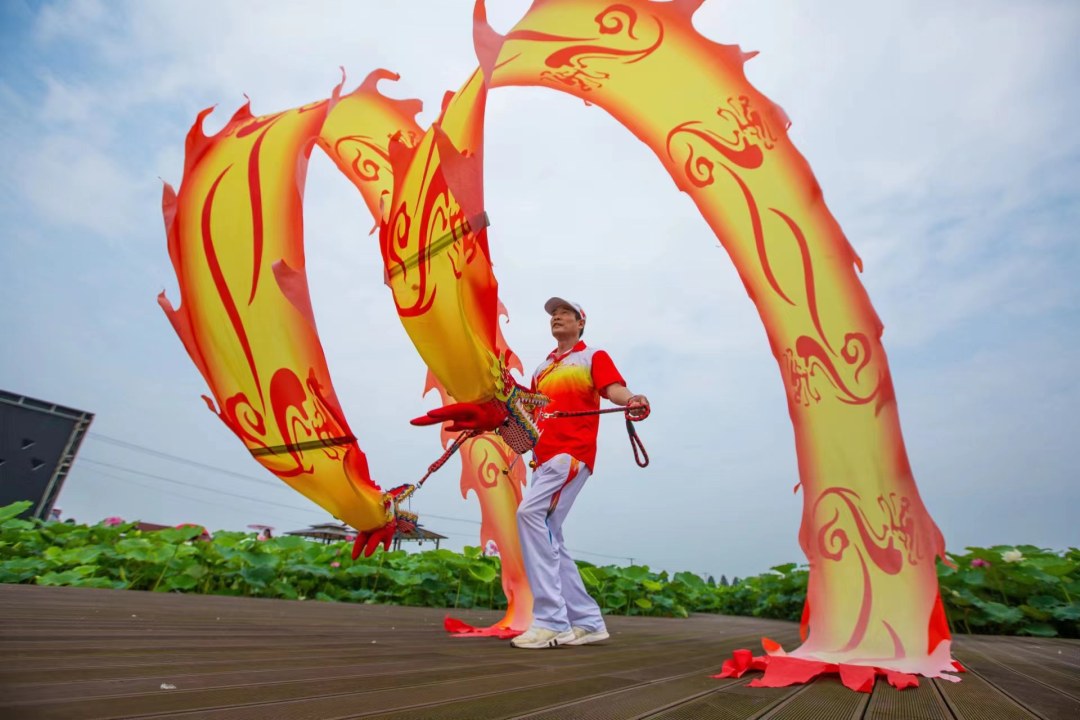 i_cixi's tweet photo. #Dragon #Dance in Henghai Yihe Garden in #Cixi. https://t.co/FrNXlx1WTa
