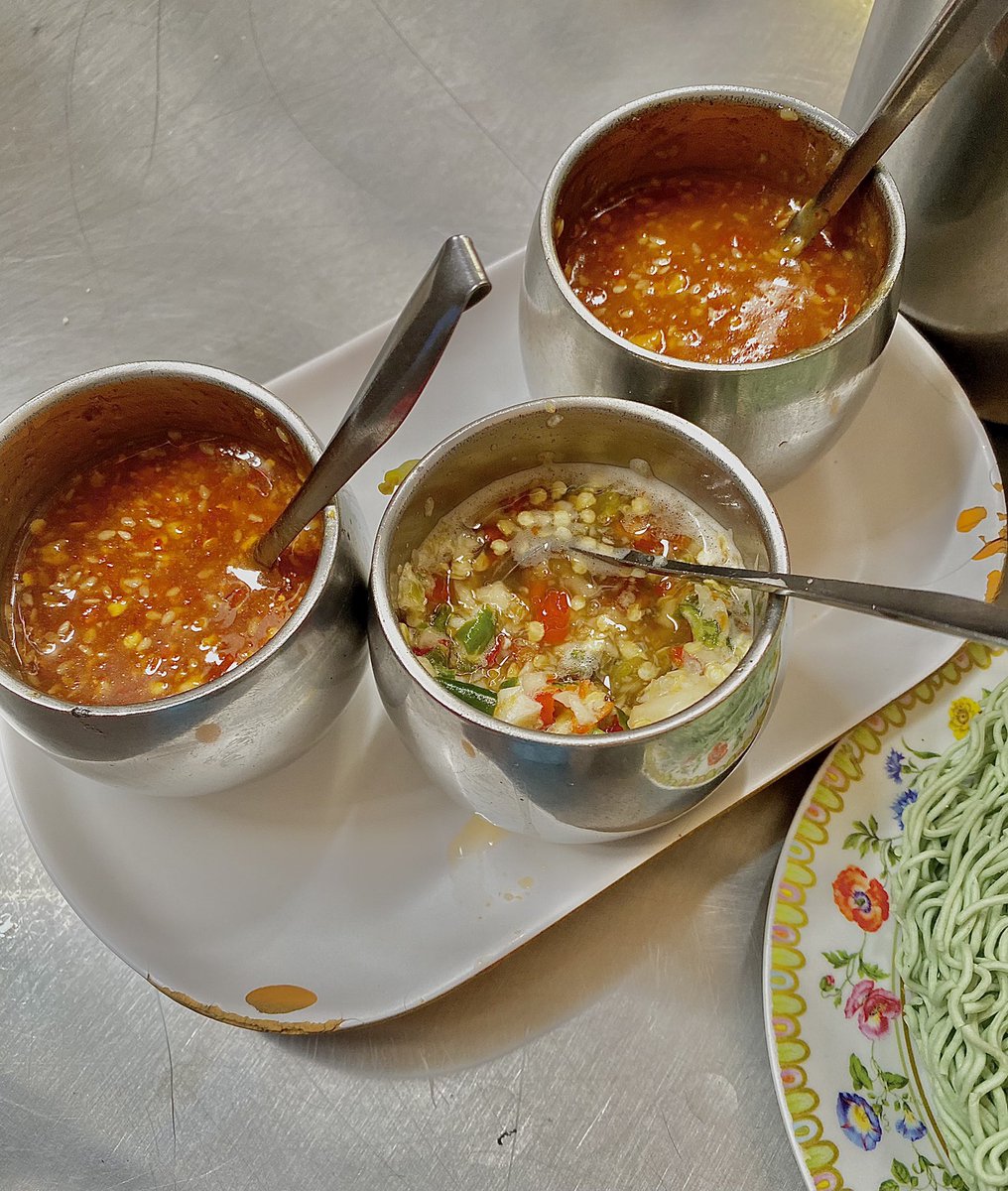 duokin_'s tweet photo. อร่อยสมคำล่ำลือมาก🥹 ร้านคุณเปิ้ลหมูกะทะ📍✨ ห้วยขวาง ชื่อเสียงเรื่องลือในการรอคิวนาน แต่แอดชิงไปตั้งแต่รัานเปิด😂 เลยไม่ได้รอ กินกันสองคนสั่งชุดกลาง ยังกินกันจุกๆเลยแม่ ทีเด็ดเค้าคือน้ำจิ้มจริงงๆๆ อร่อยยมากกอร่อยไม่ไหว🥹🥹 หมูดี!น้ำซุปดี!น้ำจิ้มดี! เริศไปลอง #อร่อยบอกต่อ @aroii https://t.co/IBwJ4LxTIx